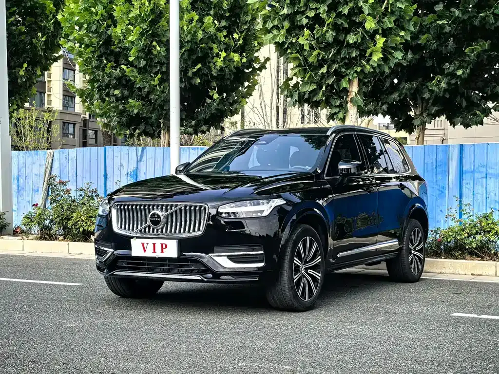 Volvo XC90 — фото 1