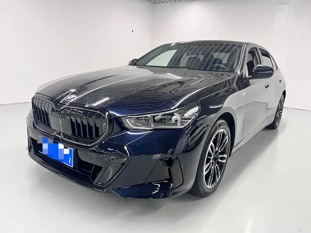 BMW 5 Series — фото 1