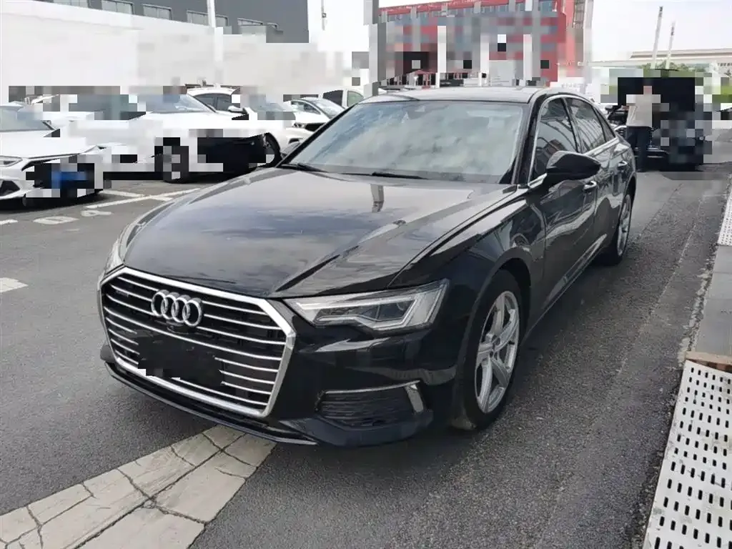 Audi A6L — фото 1