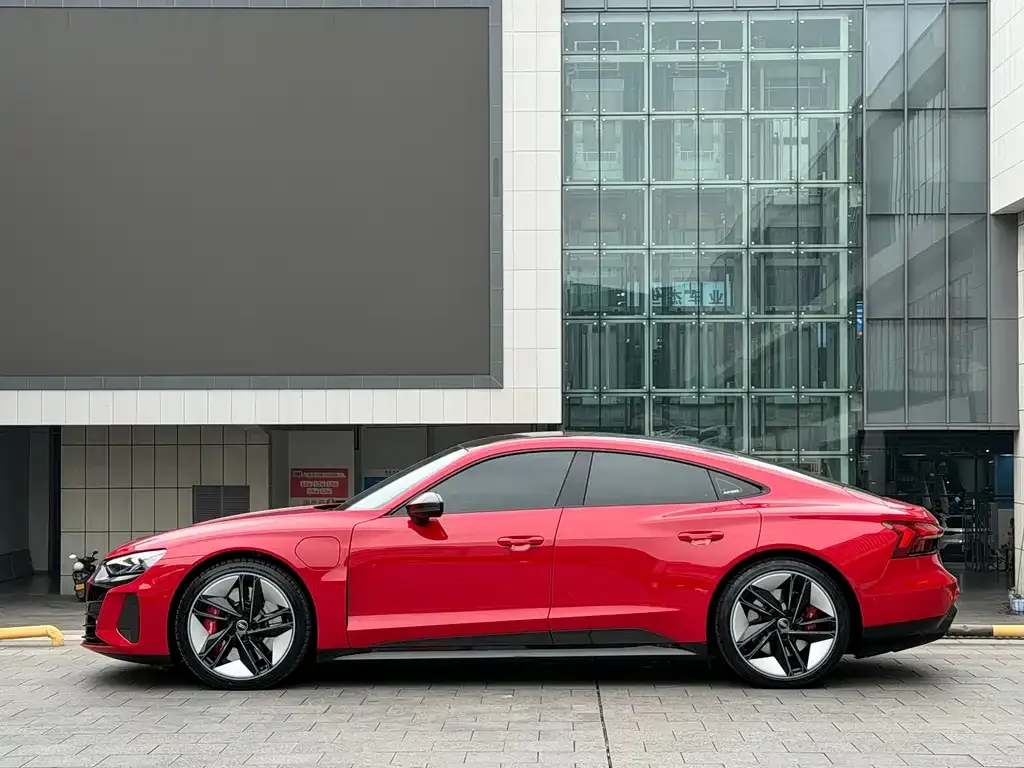 Audi RS e-tron GT — фото 7