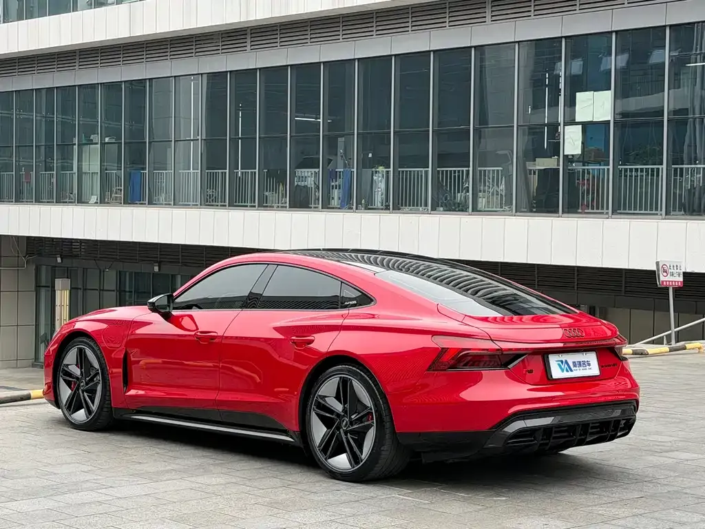 Audi RS e-tron GT — фото 4