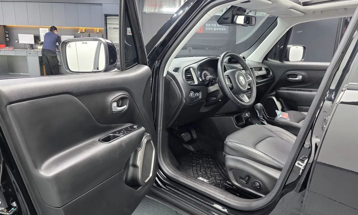 Jeep Renegade — фото 10