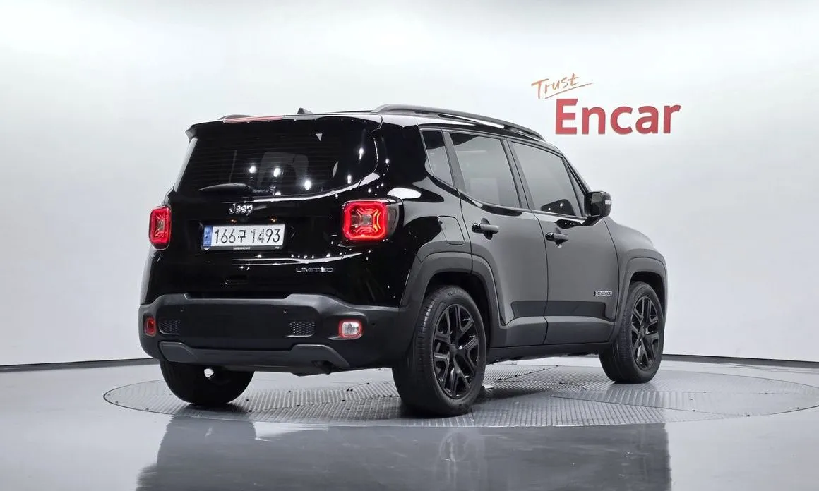 Jeep Renegade — фото 5
