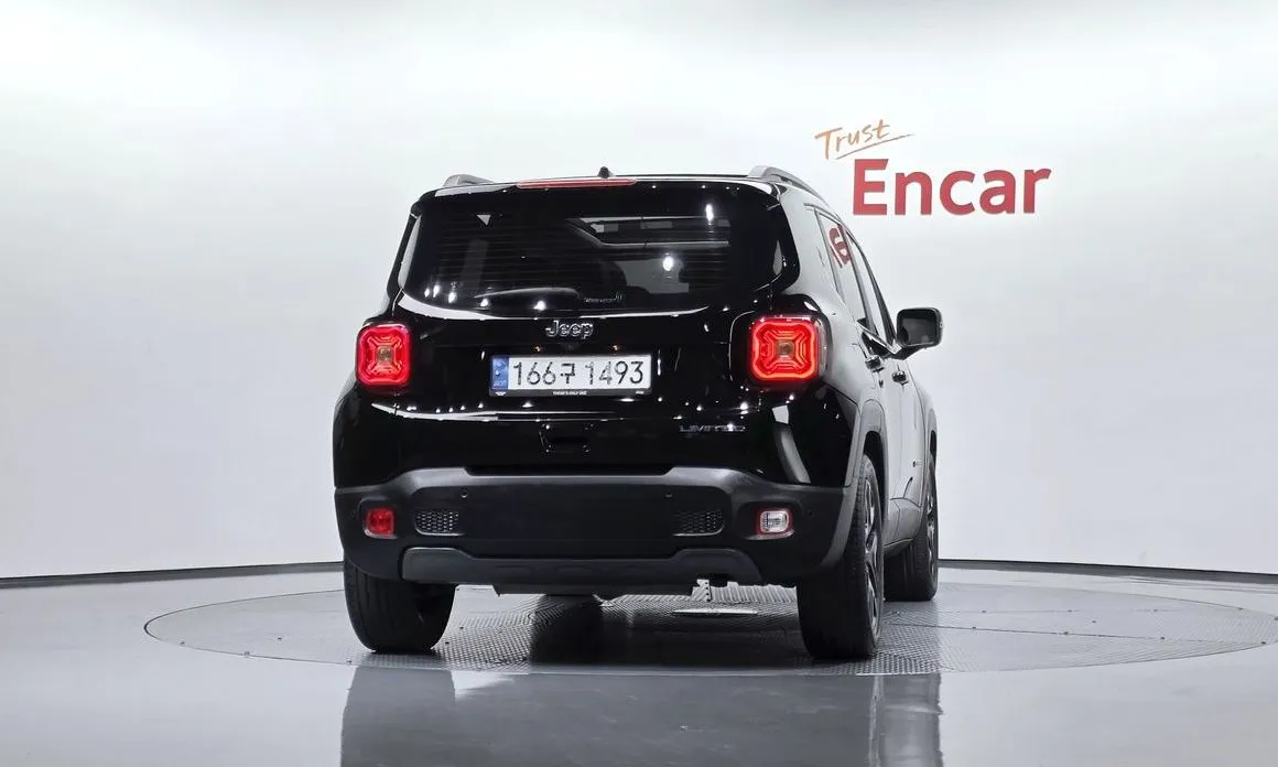 Jeep Renegade — фото 3