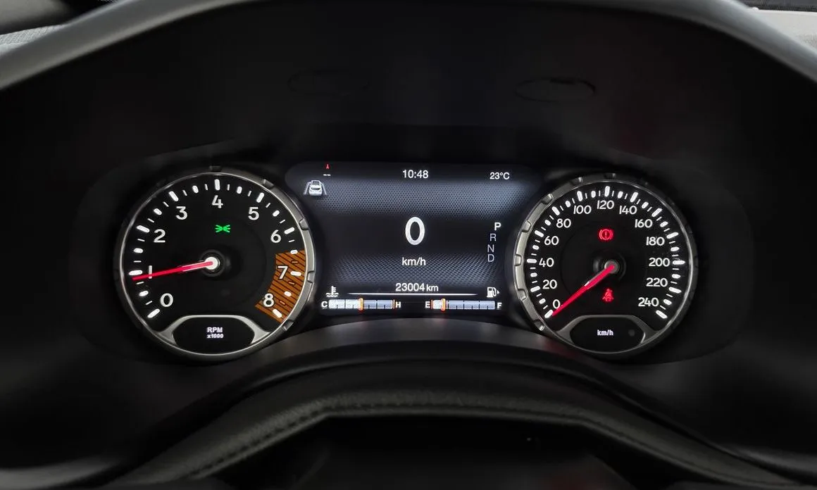 Jeep Renegade — фото 2