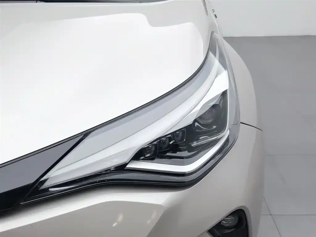 Toyota C-HR — фото 2