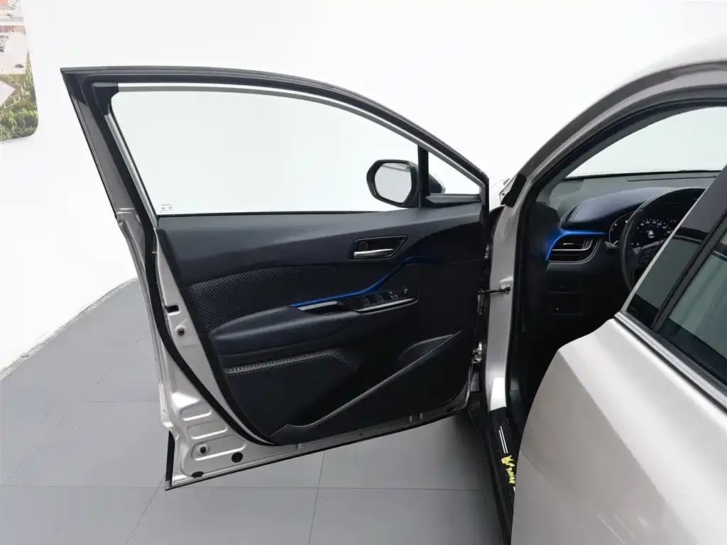 Toyota C-HR — фото 4