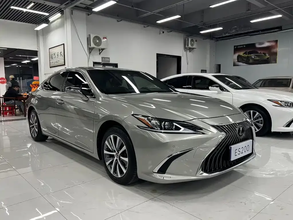 Lexus ES — фото 1