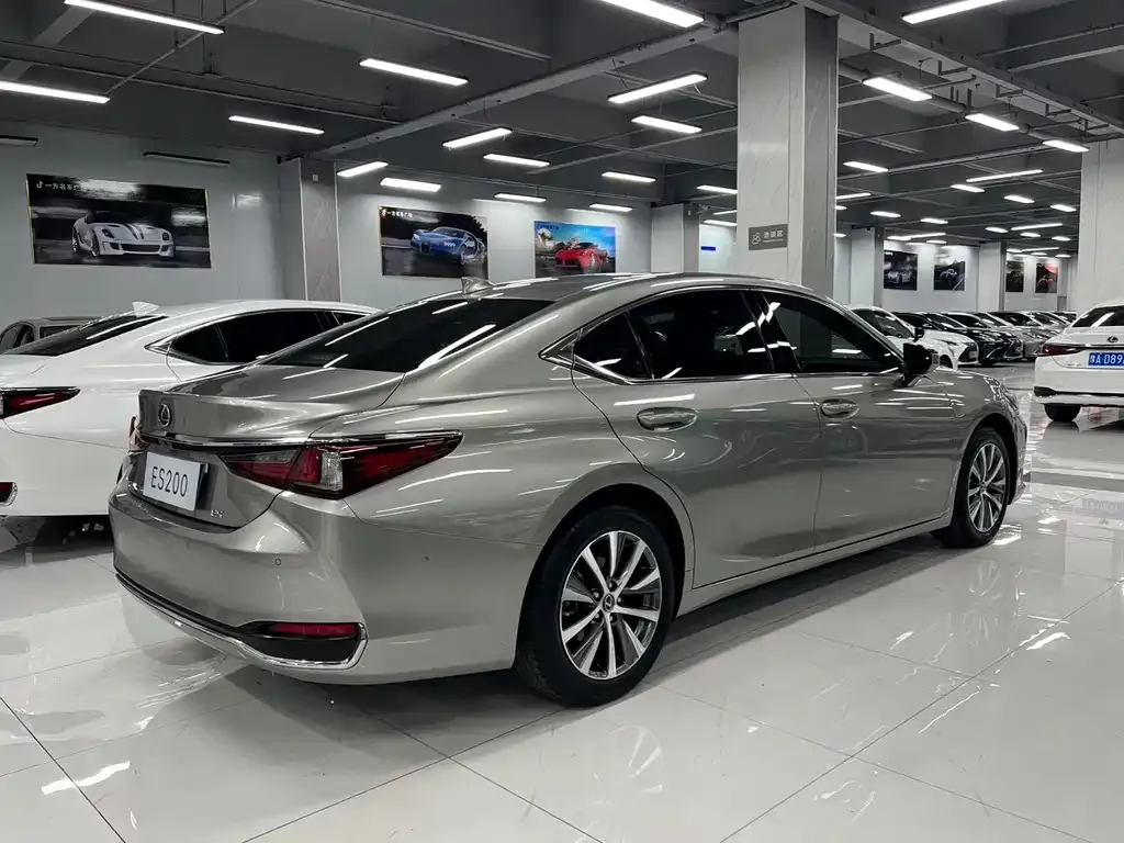 Lexus ES — фото 8