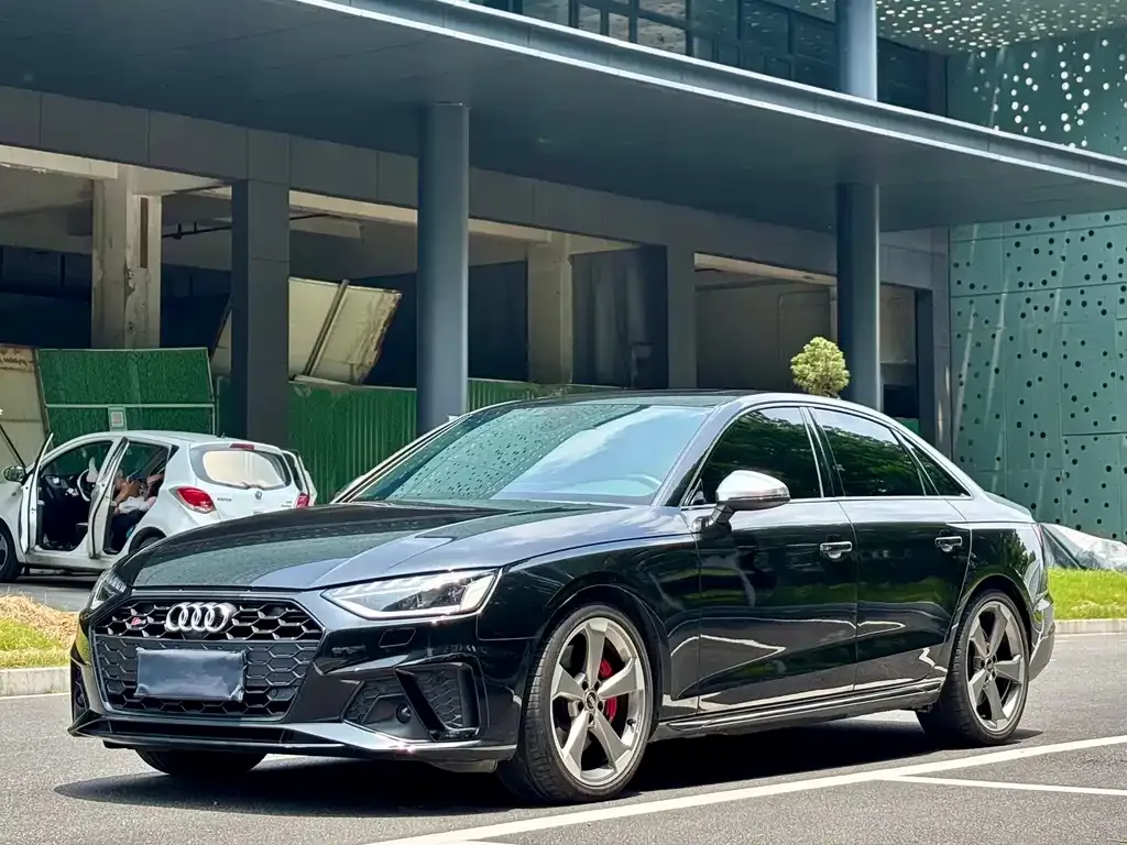 Audi S4 — фото 1