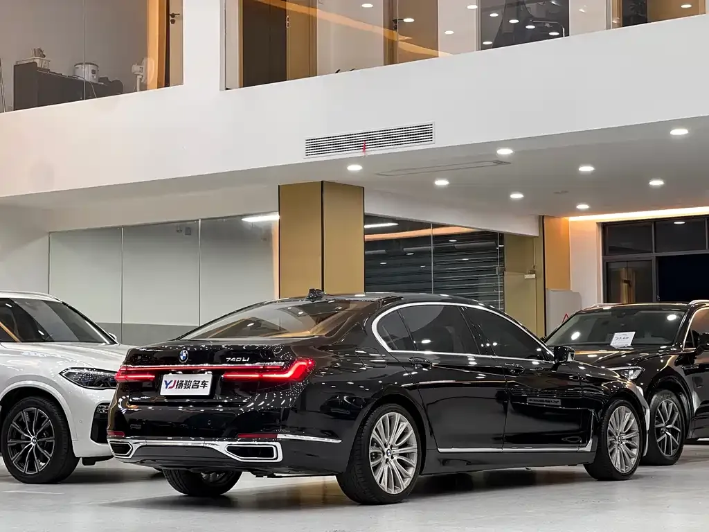 BMW 7 Series — фото 10