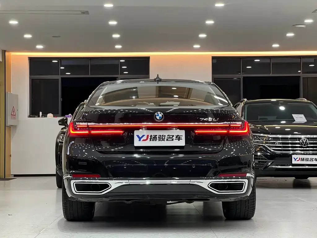 BMW 7 Series — фото 2