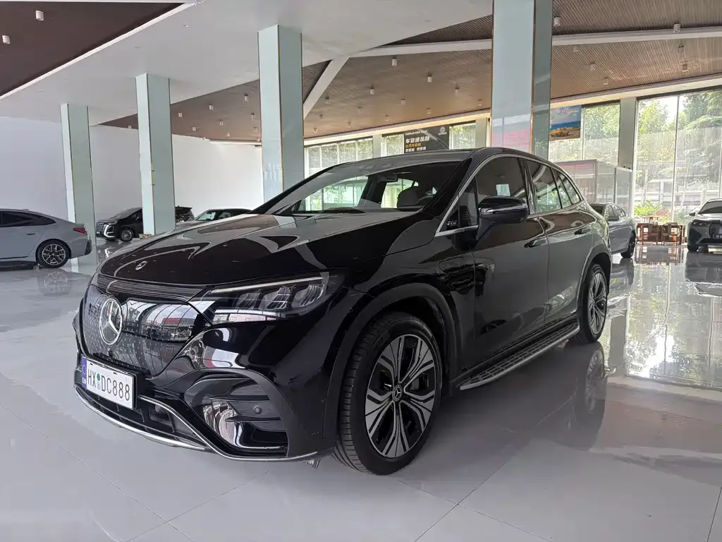 Mercedes-Benz EQE SUV — фото 1