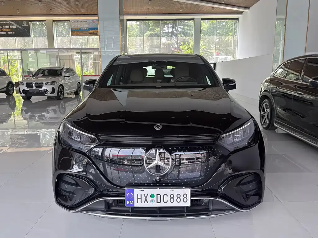 Mercedes-Benz EQE SUV — фото 6