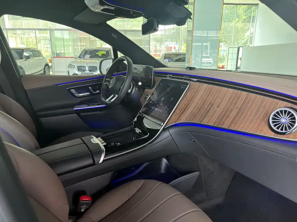 Mercedes-Benz EQE SUV — фото 10