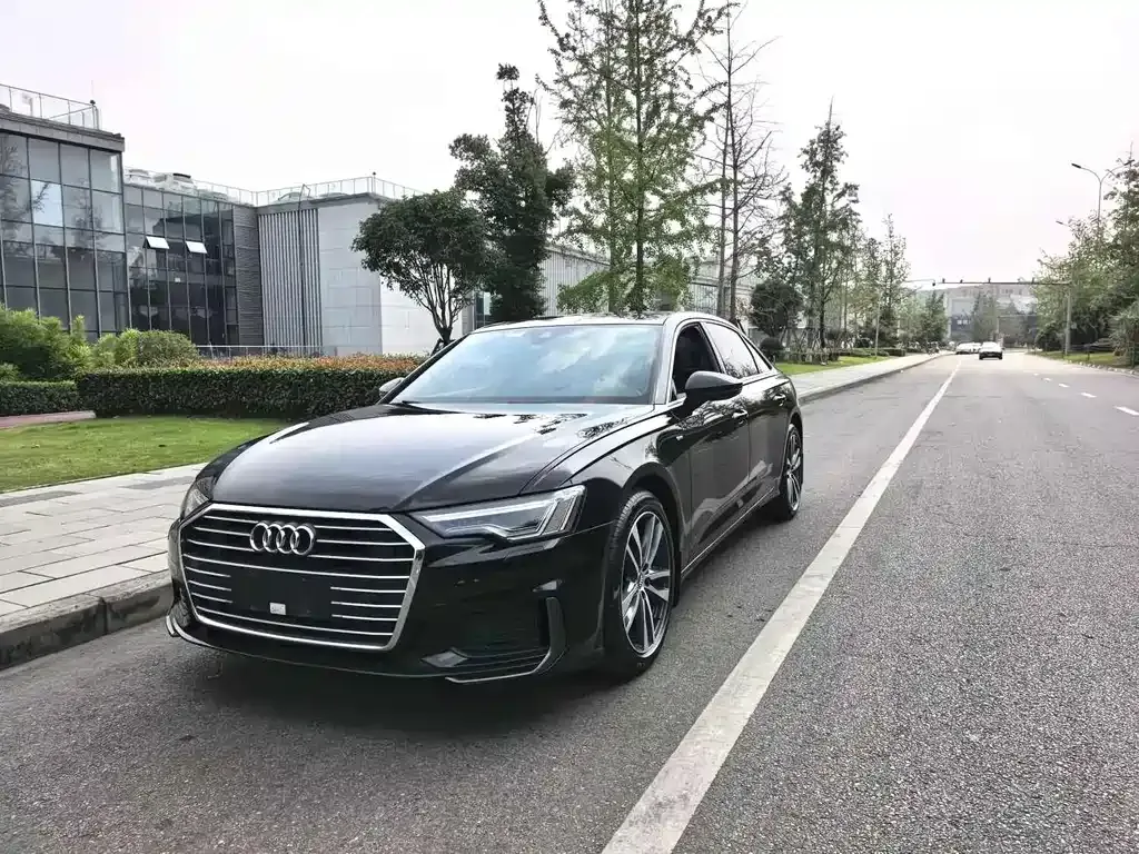 Audi A6L — фото 1