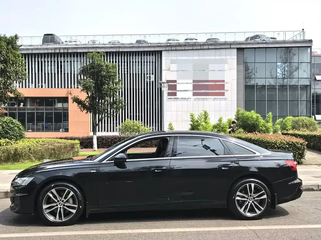 Audi A6L — фото 9