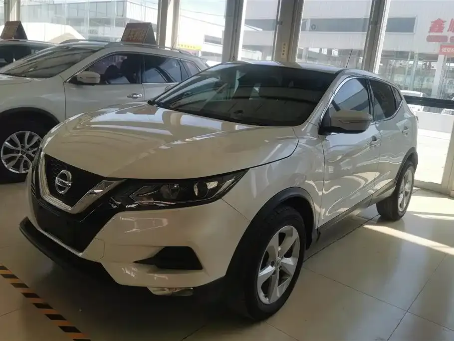 Nissan Qashqai — фото 1