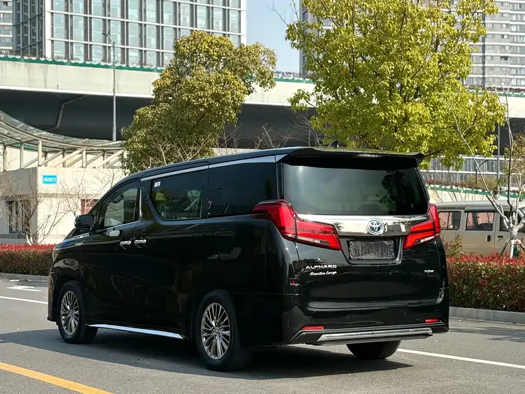 Toyota Alphard — фото 7