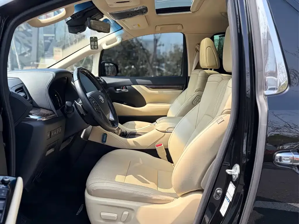 Toyota Alphard — фото 8