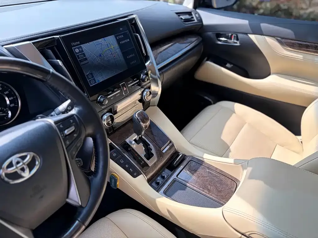 Toyota Alphard — фото 3