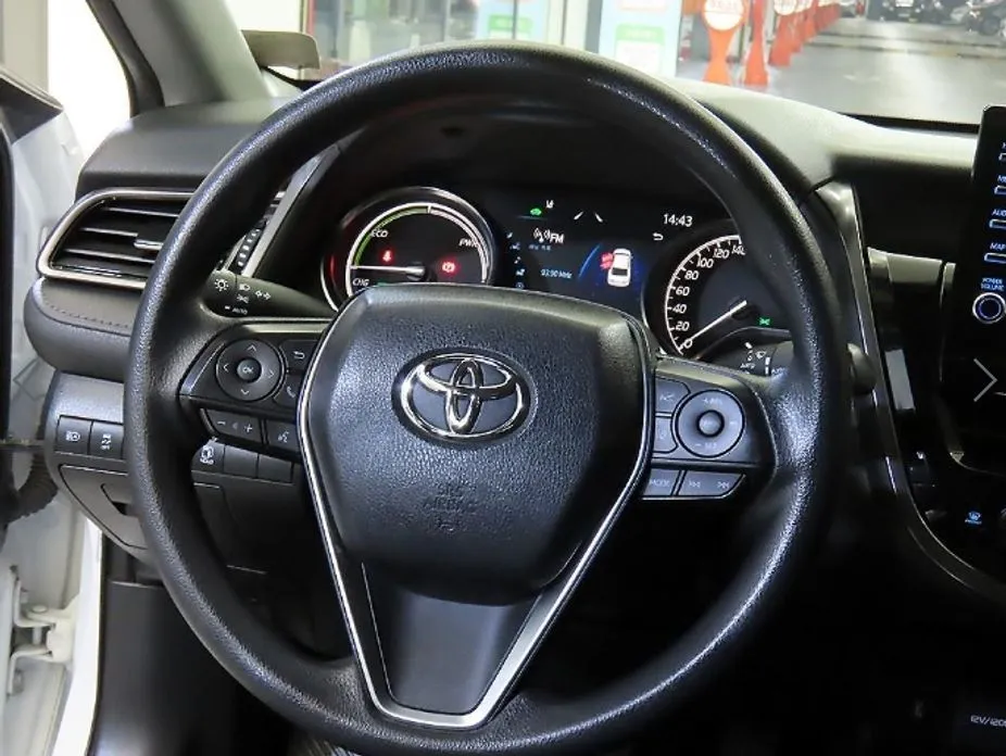 Toyota Camry — фото 9