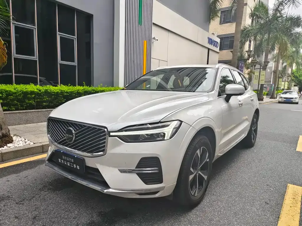 Volvo XC60 — фото 1