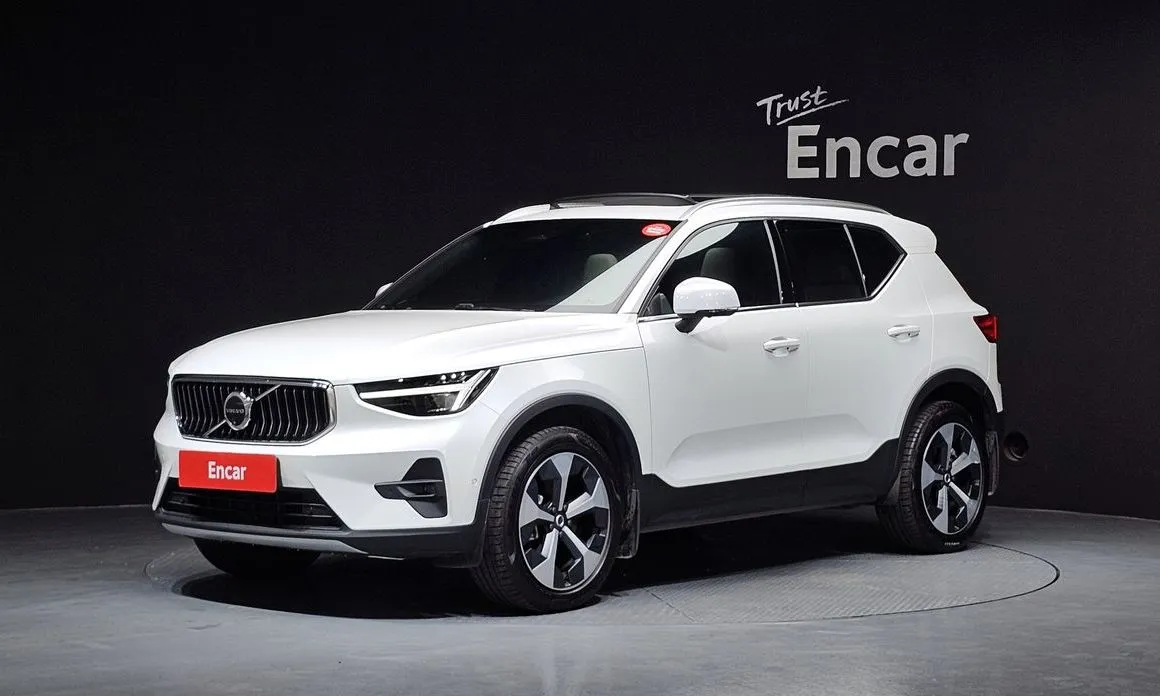 Volvo XC40 — фото 1