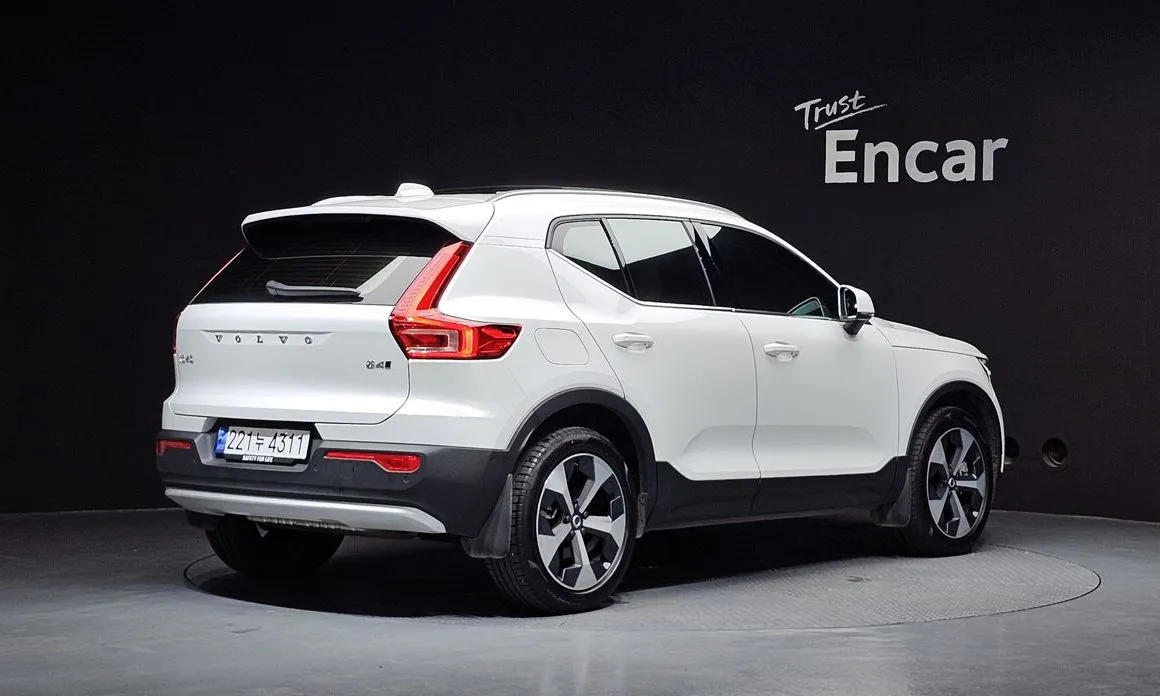 Volvo XC40 — фото 7