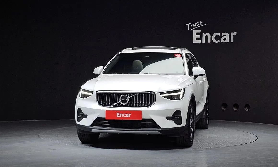 Volvo XC40 — фото 8