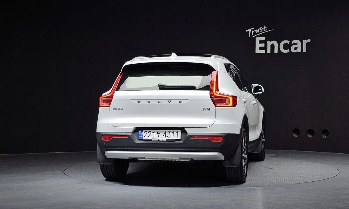 Volvo XC40 — фото 3