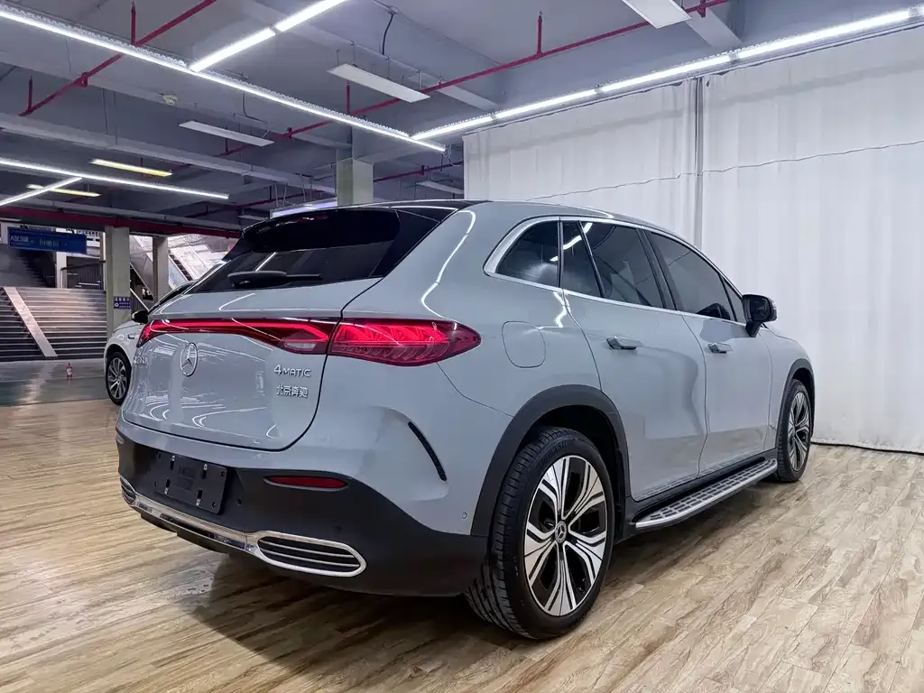 Mercedes-Benz EQE SUV — фото 6