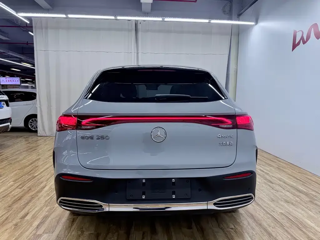 Mercedes-Benz EQE SUV — фото 10