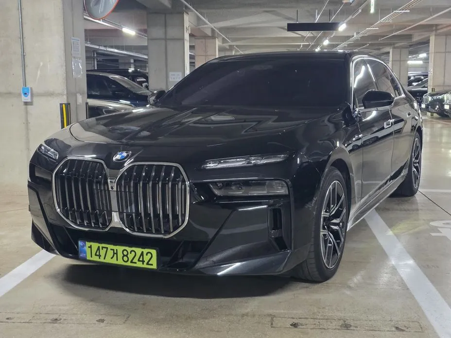 BMW 7-Series — фото 1