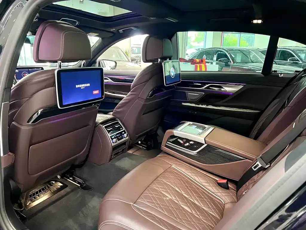 BMW 7 Series — фото 10