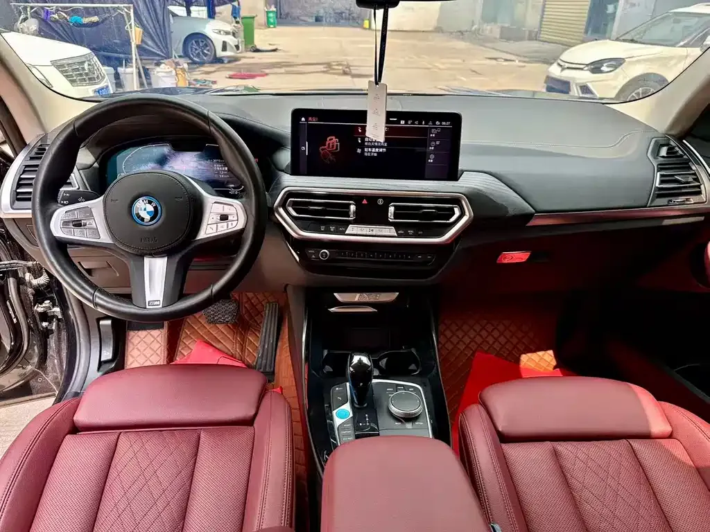 BMW iX3 — фото 9