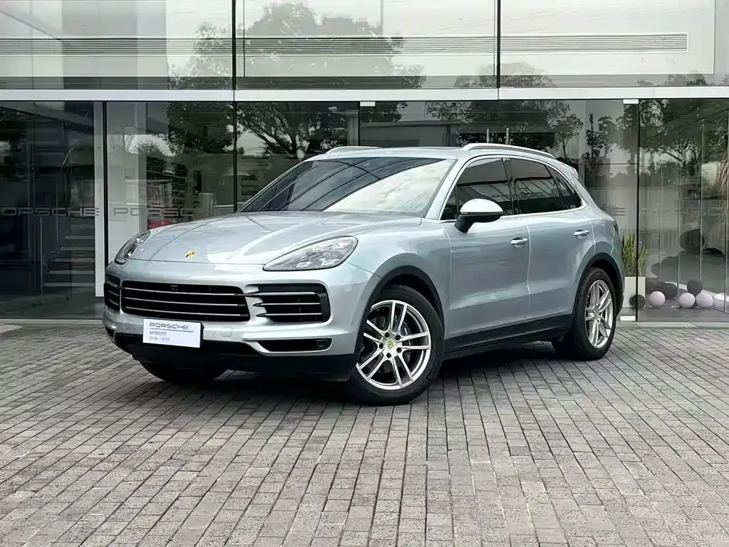 Porsche Cayenne — фото 1