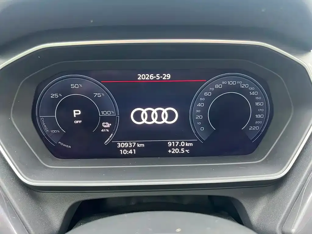 Audi Q4 e-tron — фото 2