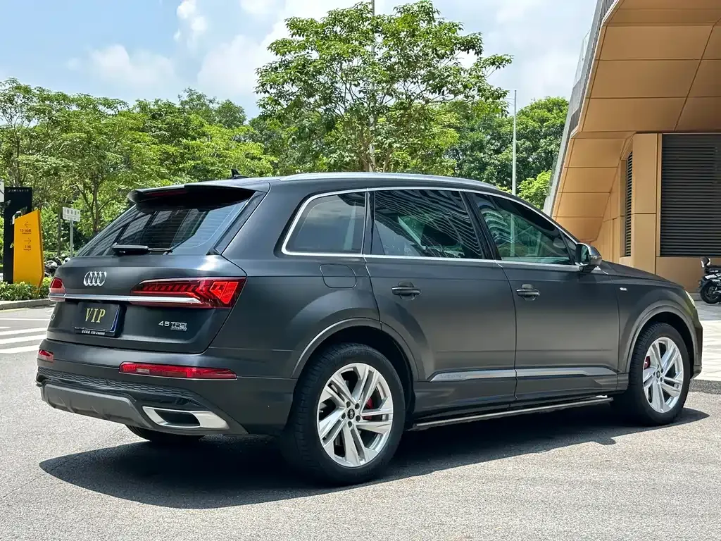 Audi Q7 — фото 8