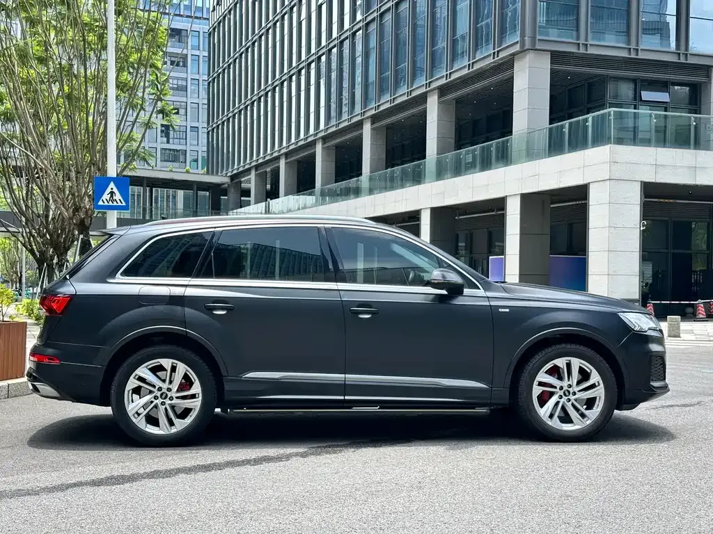 Audi Q7 — фото 10