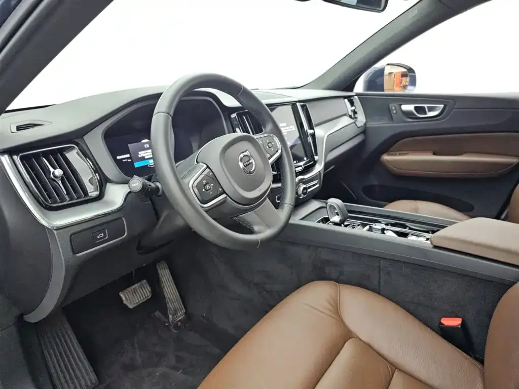 Volvo XC60 — фото 4