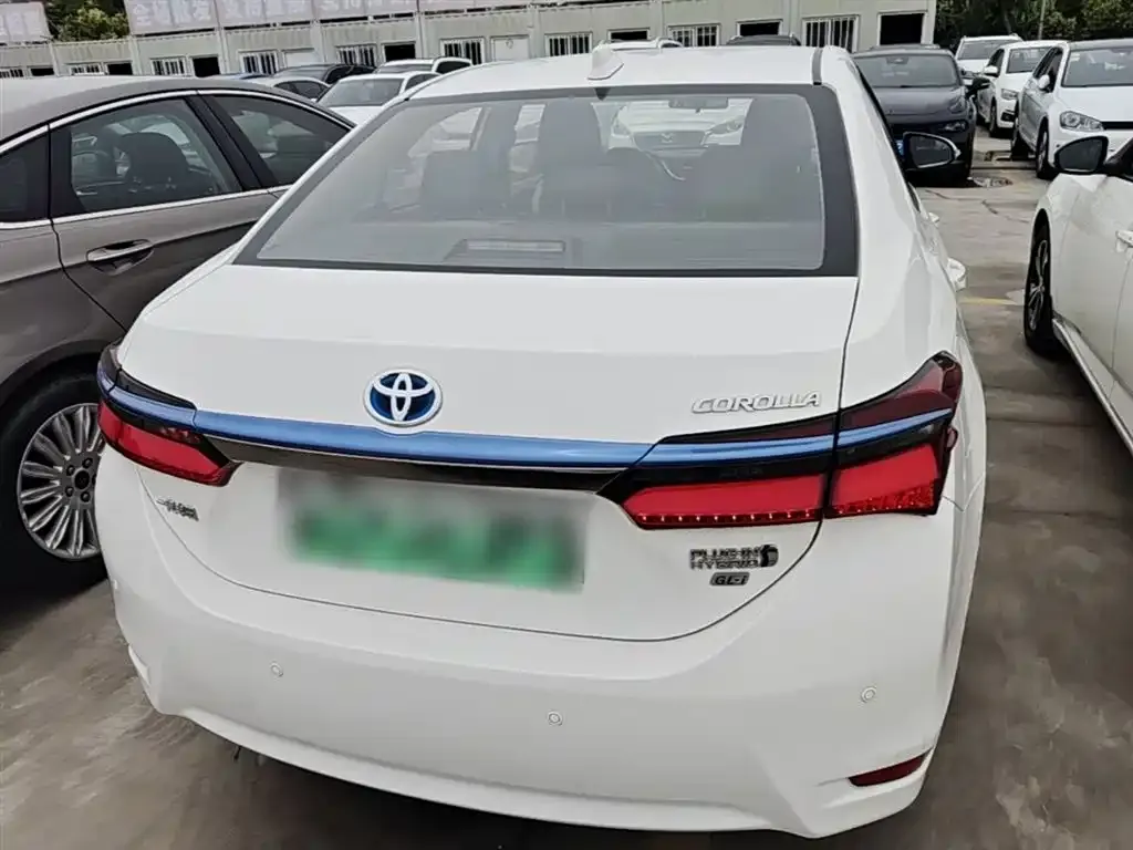 Toyota Corolla Hybrid — фото 7