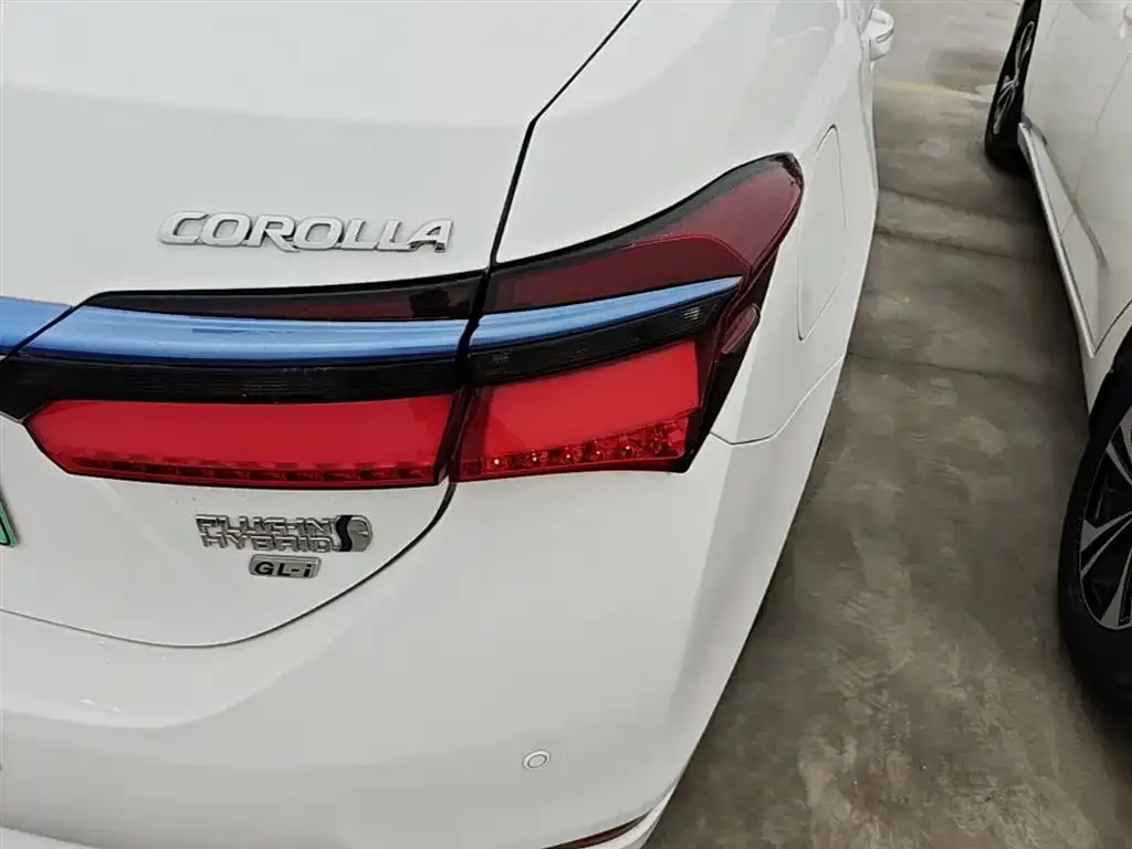 Toyota Corolla Hybrid — фото 6
