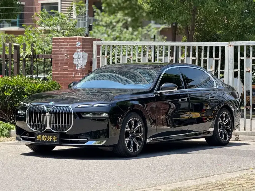 BMW 7 Series — фото 1