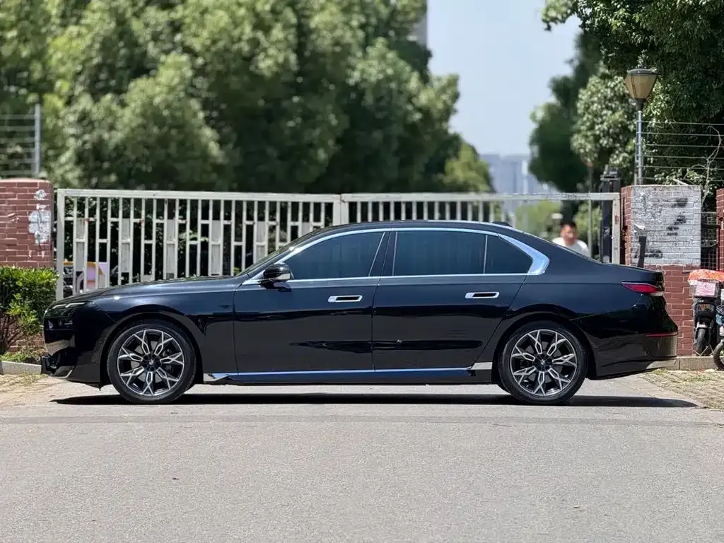 BMW 7 Series — фото 5