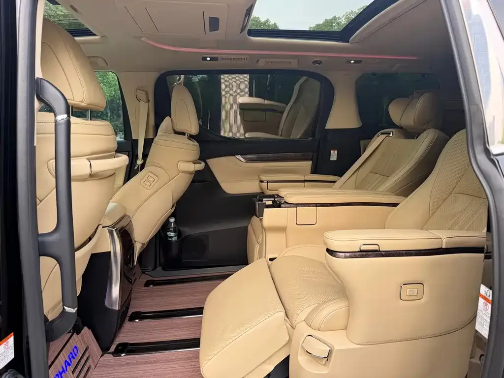 Toyota Alphard — фото 7