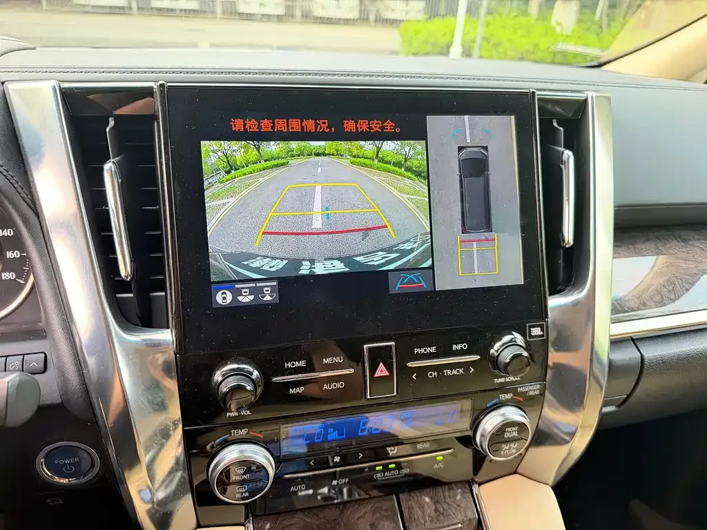 Toyota Alphard — фото 2