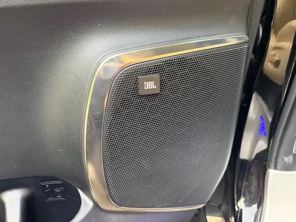 Toyota Alphard — фото 6