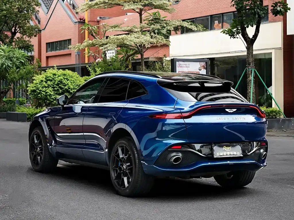 Aston Martin DBX — фото 10