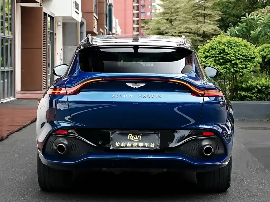 Aston Martin DBX — фото 9